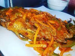 Namna rahisi ya kupika samaki makange, wali maua nyumbani