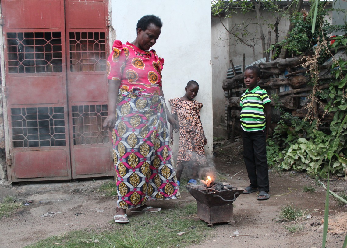 Mfahamu mjasiriamali anayetengeneza mkaa mbadala kwa vumbi