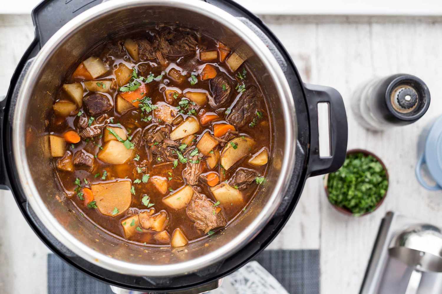 Mchemsho wa nyama na viazi kwa kutumia ‘pressure cooker’