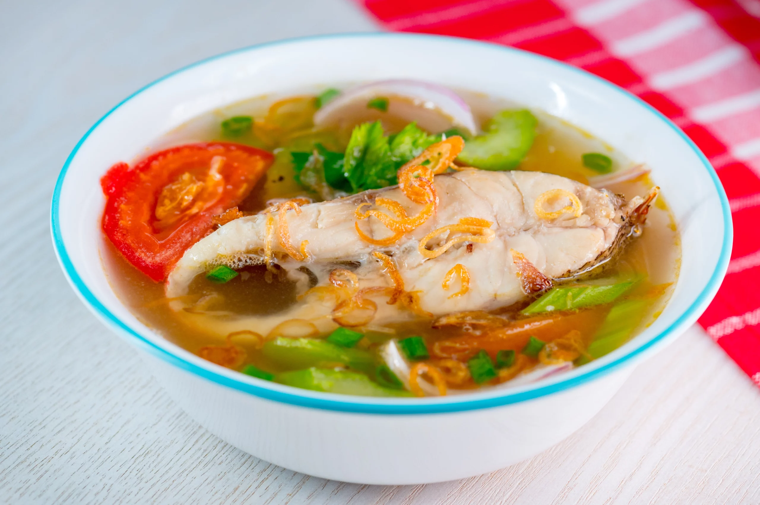 Jinsi ya kupika supu ya samaki
