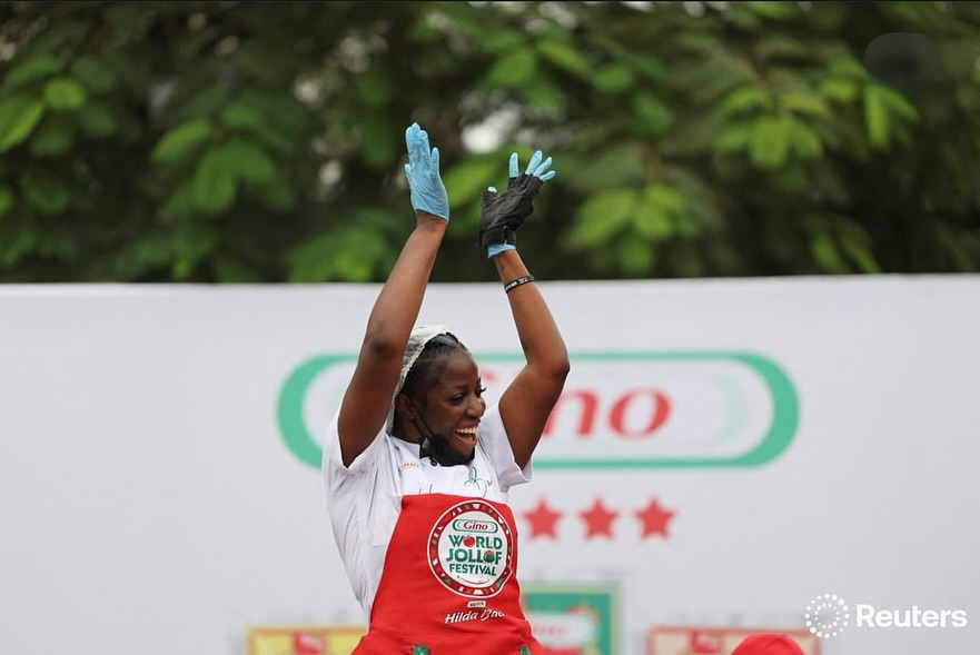 Hilda avunja tena rekodi ya Guinness, apika tani 8 za Jollof kwa saa 8